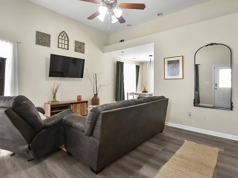 529 Oakmont Dr — Photo 4