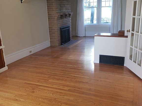 4th image of 439 Holly Park Cir