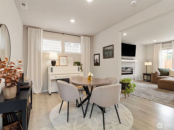 5th image of 1607 NE Calavista Street