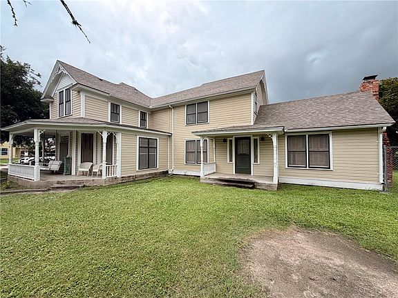 2nd image of 429 W Richard Ave