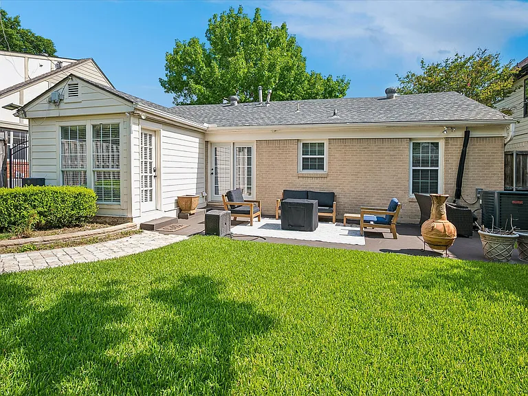 7038 Coronado Ave — Photo 15