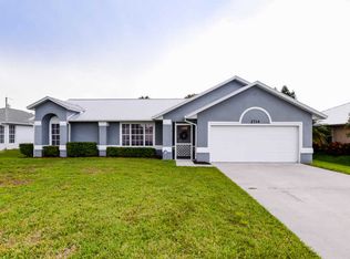 2714 SE Fall St, Port Saint Lucie, FL 34984