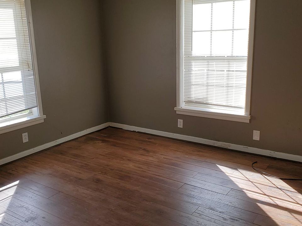 1st image of 2105 Airline Dr #A