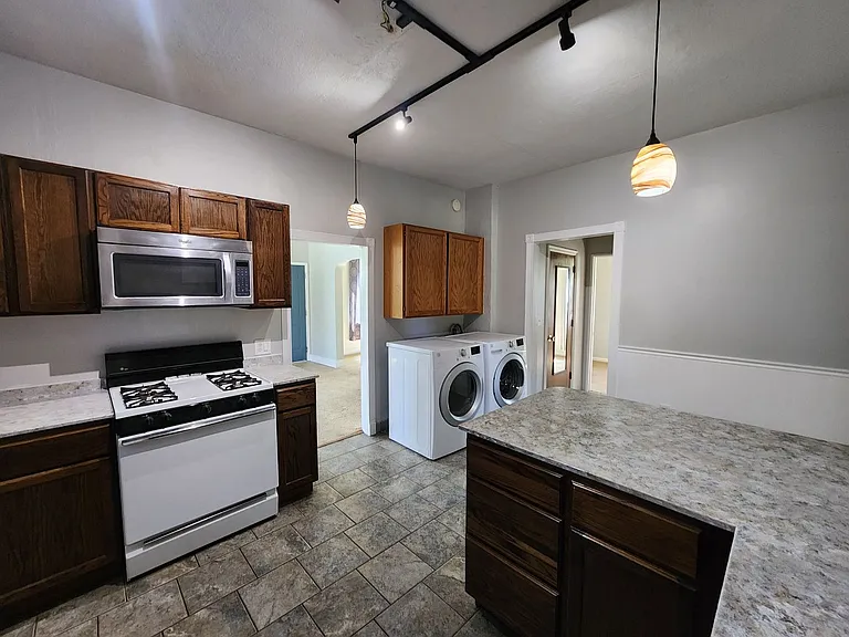1306 W Gillespie Ave — Photo 4