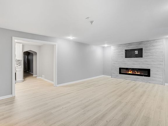 4th image of 3250 186th St