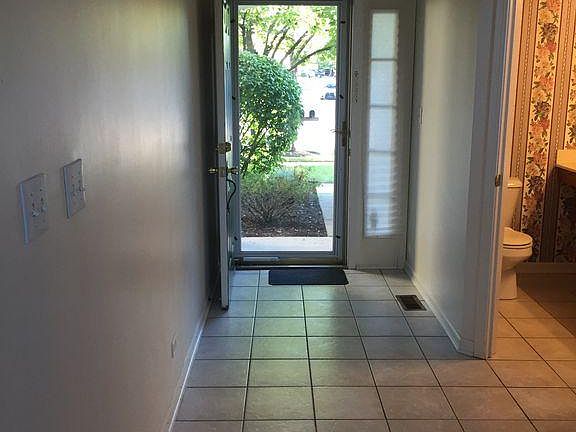 2nd image of 1016 Huntington Dr