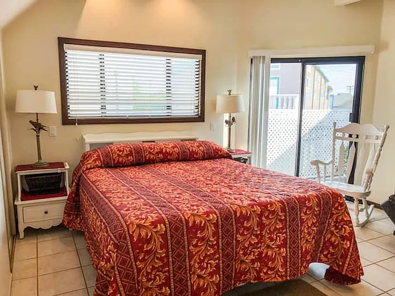 2645 Ocean Front Walk — Photo 64