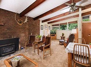 1st image of 204 Emerald Dr