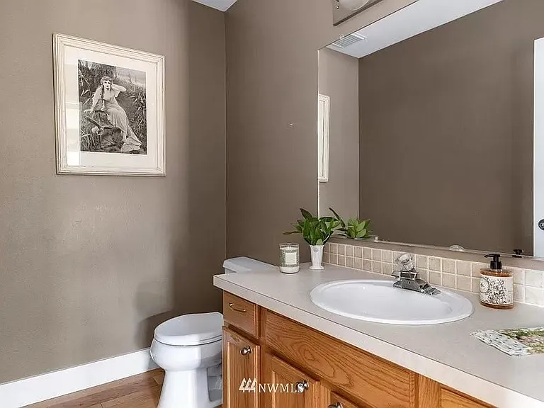 910 SW Regency Dr — Photo 10