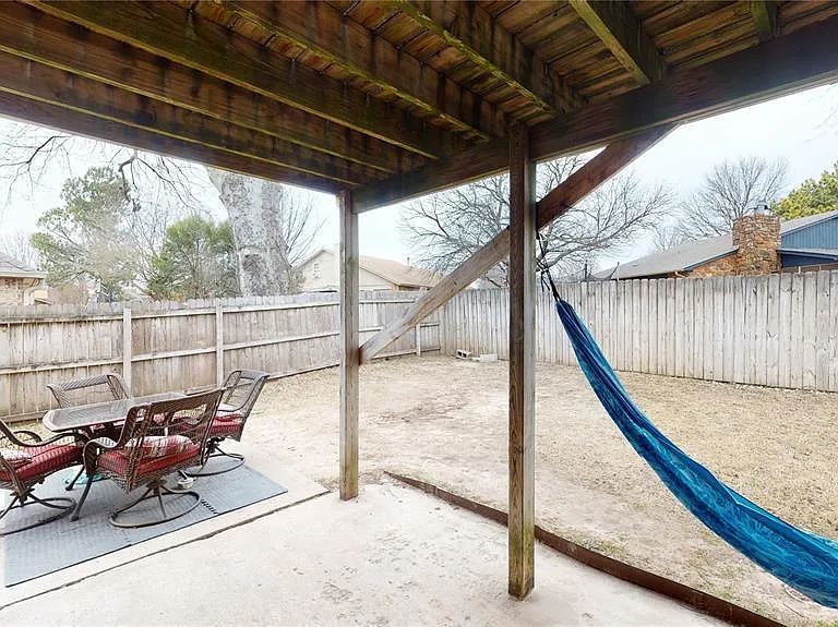 2408 W Boston St — Photo 6