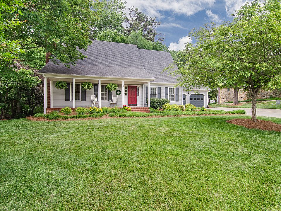 1st image of 208 Yorkleigh Ln