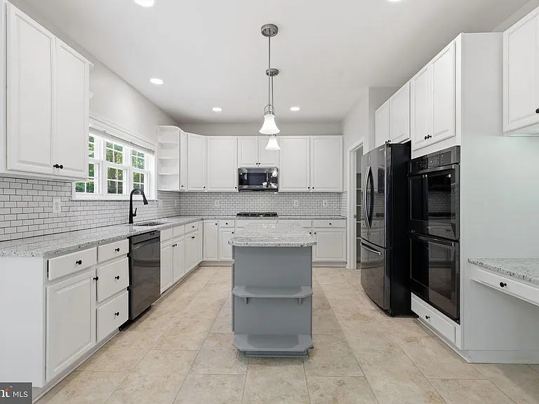 100 Spyglass Ln — Photo 15