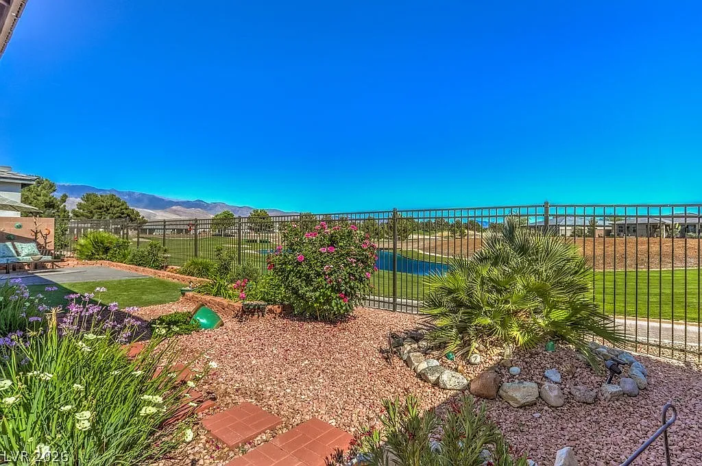 2 bed, 2.0 bath, 1470 sqft, $2,000 — Photo 3