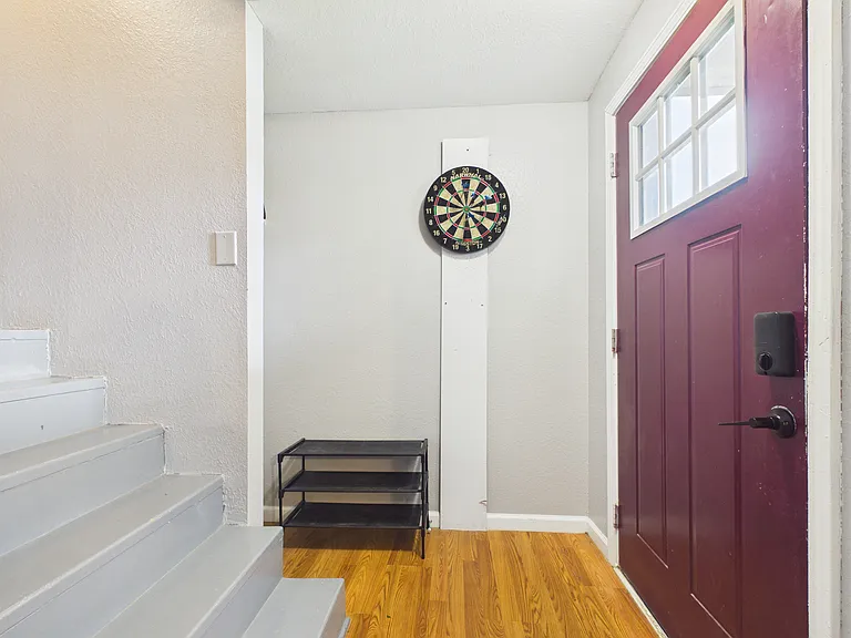 323 Jackson St — Photo 9