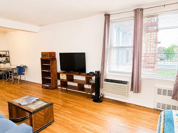 3rd image of 333 Bronx River Road #619