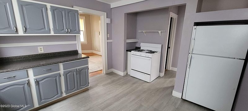 3rd image of 1058 Regent Street