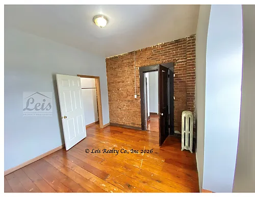 423 W 4th St #5 Photo 1