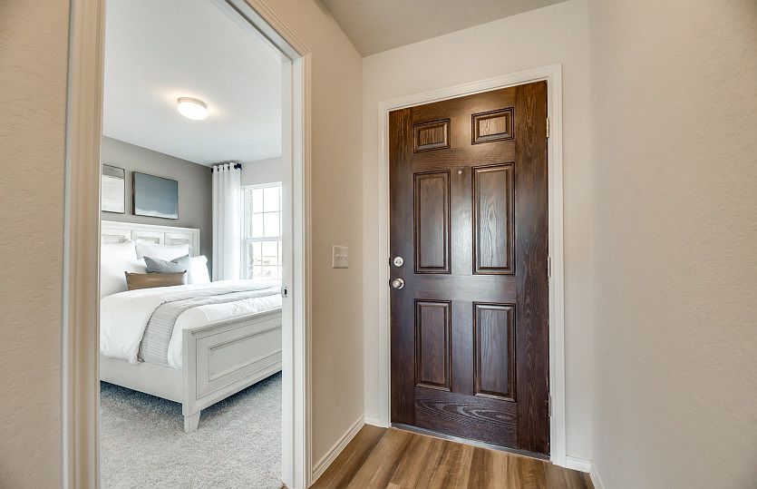 Welcoming entryway with flexible living space model representation