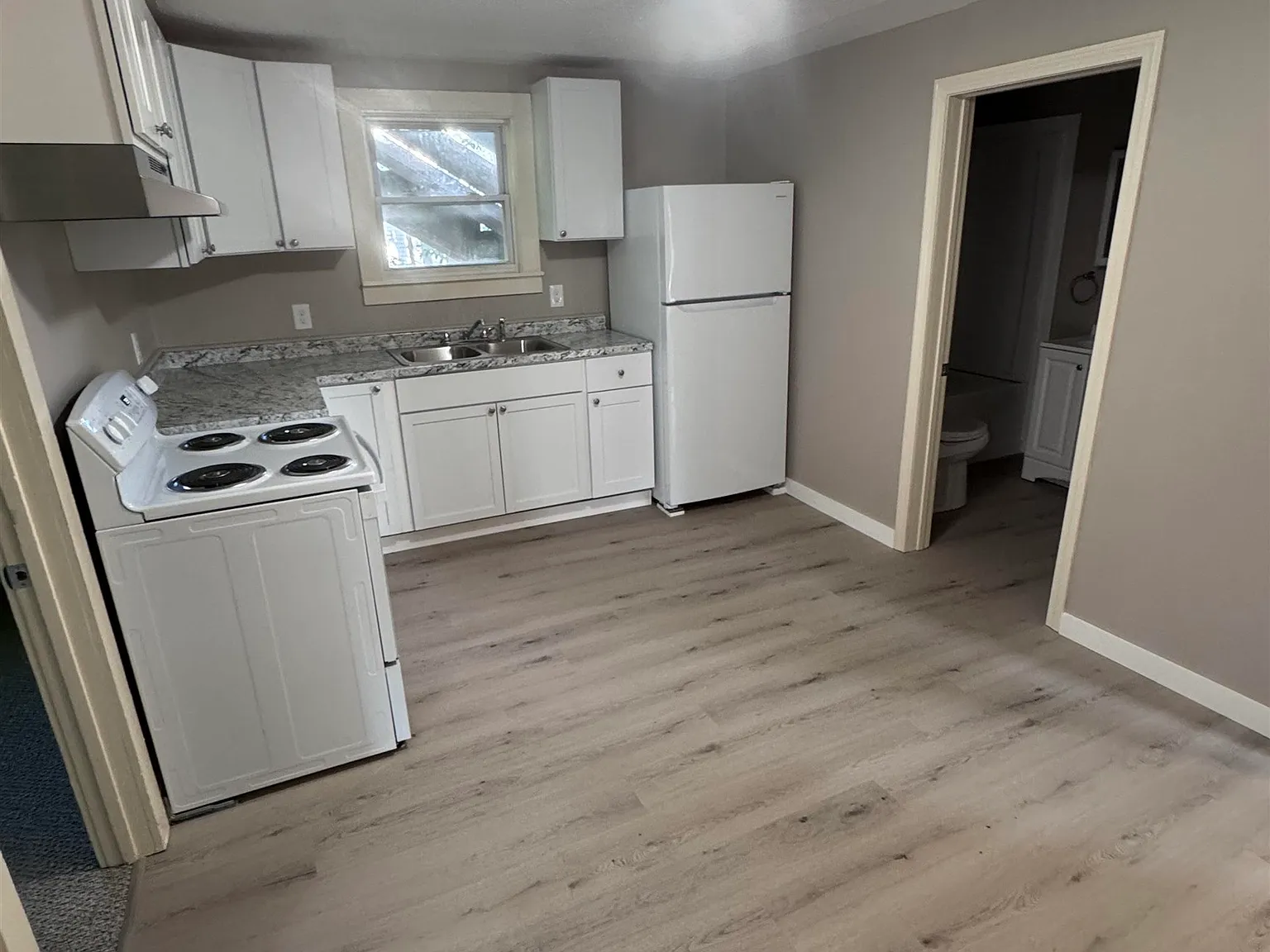 3 bed, 1.0 bath, 3596 sqft, $1,995 — Photo 2
