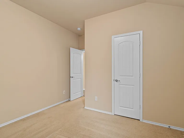 1313 Honeywood Ln — Photo 16