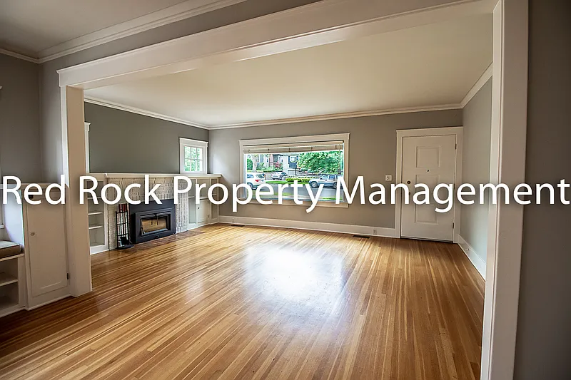 4 bed, 2.5 bath, 2932 sqft, $2,695 — Photo 4