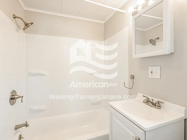 1083668_014_bathroom_13810550.jpg