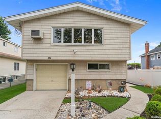 2695 Kenny Ave, Merrick, NY 11566