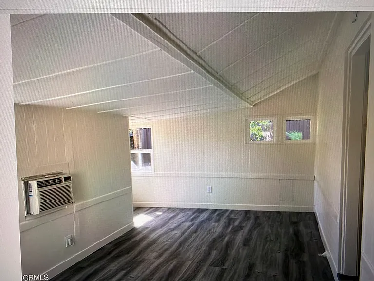 1523 N Grand Oaks Ave #2 — Photo 4