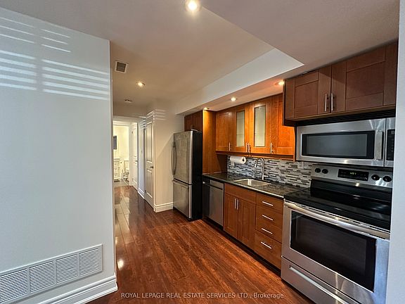 5th image of 87 Lawrence Ave W