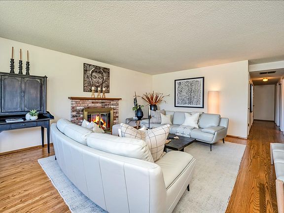 4th image of 3215 Scott Way