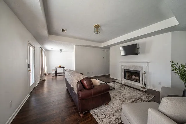 115 Dellwood Ct — Photo 2