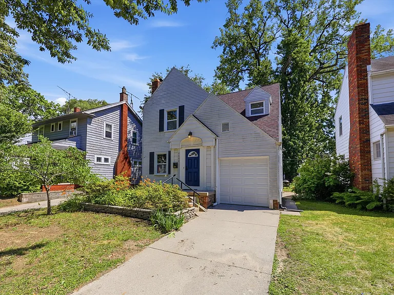 2433 Georgetown Ave — Photo 7