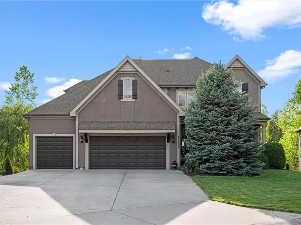 15912 Reeder St, Overland Park, KS 66221