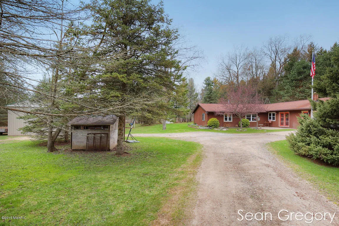 11199 Algoma Ave NE photo 1