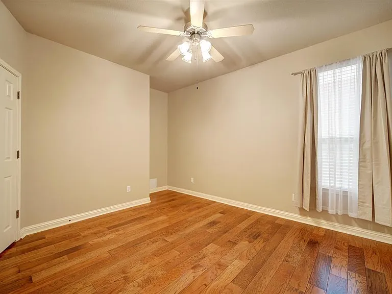1696 Stonehaven Ln — Photo 16