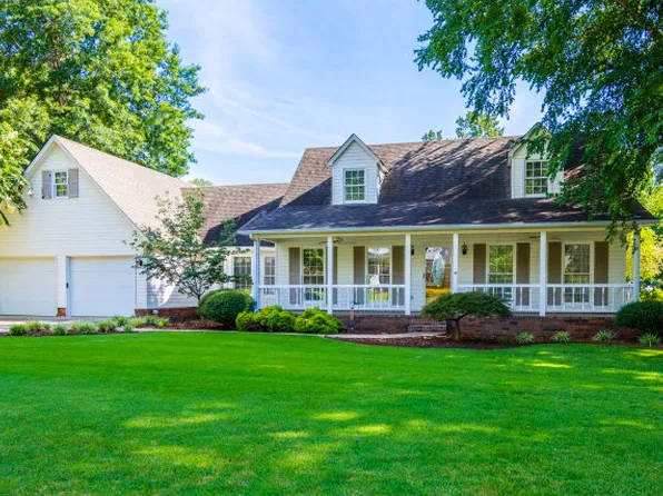 107 Chase Dr, Muscle Shoals, AL 35661