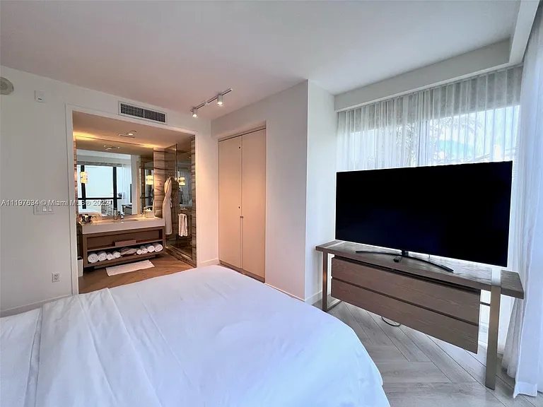 2201 Collins Ave #40 — Photo 13