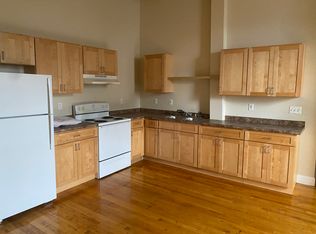 3 Saunders St FLOOR 1, Pawtucket, RI 02860