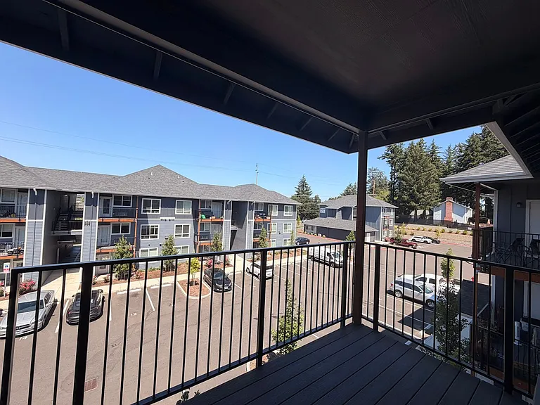 Creek's Edge Apartments — Photo 35