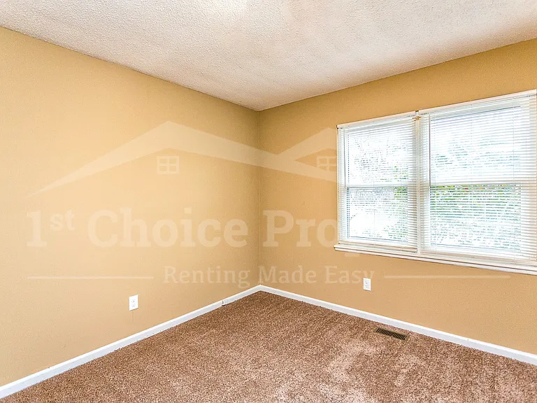 5849 Janet Dr — Photo 10