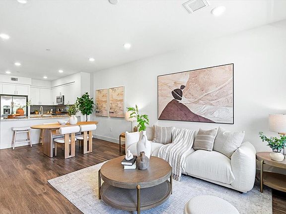 3rd image of 5933 Sunstone Dr Unit 218