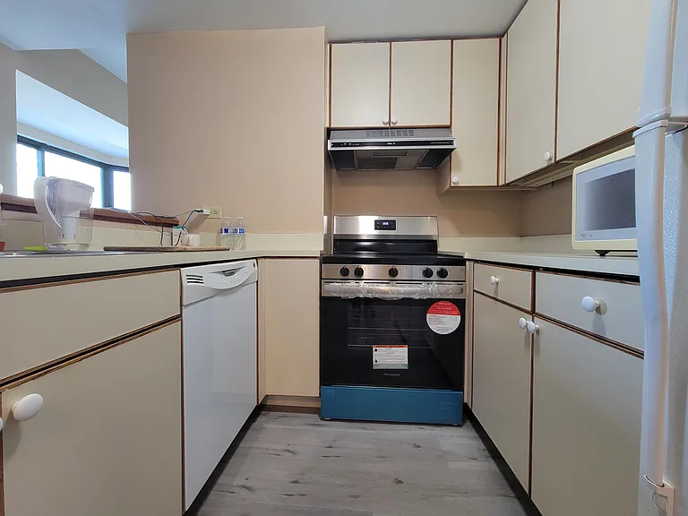 601 Van Ness Ave #211 — Photo 5