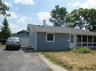 921 Garfield Dr, Carpentersville, IL 60110