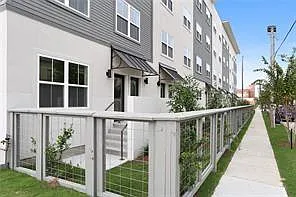 2100 Saint Thomas St #104 — Photo 4