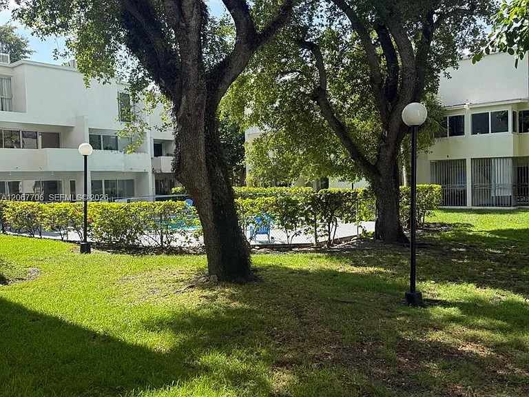 1916 SW 17th Ave #36 — Photo 6
