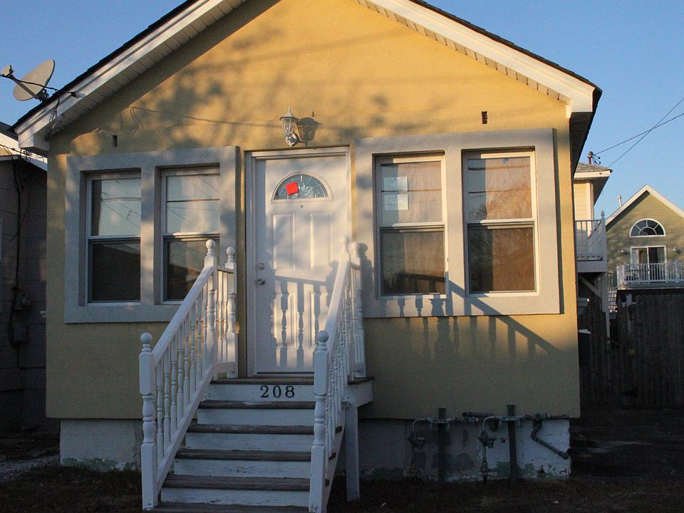 1st image of 208 Lincoln Ave