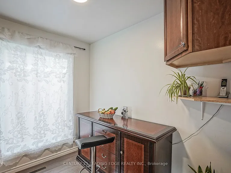 29 Junewood Cres #UPPER — Photo 8