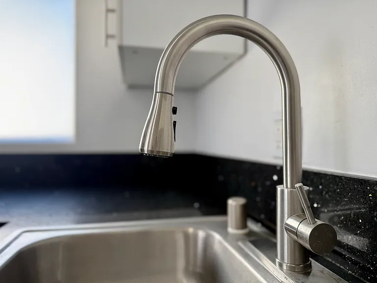Spray faucet wand