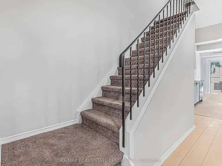 Trowbridge Dr — Photo 17