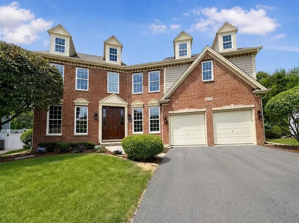 376 Amy Ct, Glen Ellyn, IL 60137